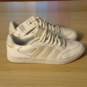 Adidas Tyshawn size 9 New